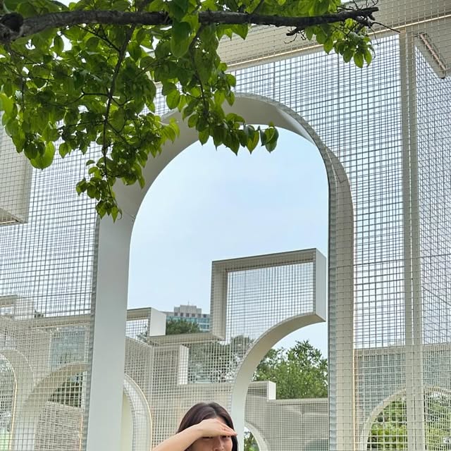 옐💟 on Instagram: "#협찬
여름에 시원하게 입기 좋은 썸머 카라티
찾고 있다면 아이러니포르노화이트라인 빠질 수 없죠!
가장 기본적인 디자인이니까 바지랑 치마랑
모두 잘 어울릴 수밖에 없다는 사실❤️
올 여름 교복템 너로 정해따👍🏻

#아이러니포르노화이트라인 #아이러니포르노 #IRONYPORNO #IRONYPORNOWHITELINE #남여공용 #니트#반팔니트 #여름니트 #Knit  #니트추천"