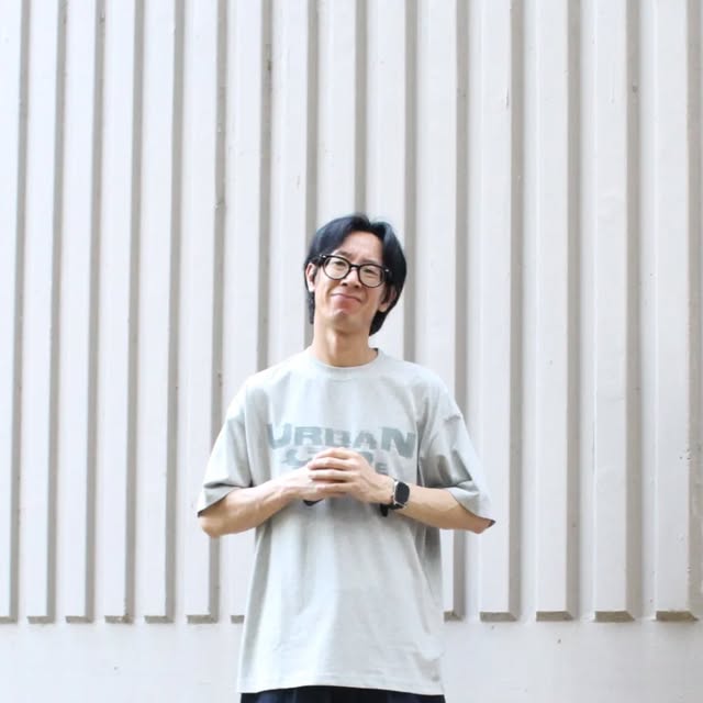 옷장건조주의보 on Instagram: "#광고 
다른 건 모르겠고!
.
.
마무리는 잘하자!🔥
__

어반코어
스키드 로고
반팔티 착용!

브랜드 로고
디테일로 포인트인
반팔 티셔츠!

기능성 원단을
사용하여 더운 날에
쾌적한 착용감을
선사함!

로고 디자인 덕에
캐주얼이나 스트릿 등
다양한 스타일에
활용할 수 있는 아이템!

🎁 @urbancore_official_ 해당 브랜드로부터 제공받았어요.

#어반코어 #여름티 #여름 #반팔 #반팔티 #gift #협찬 #핏"