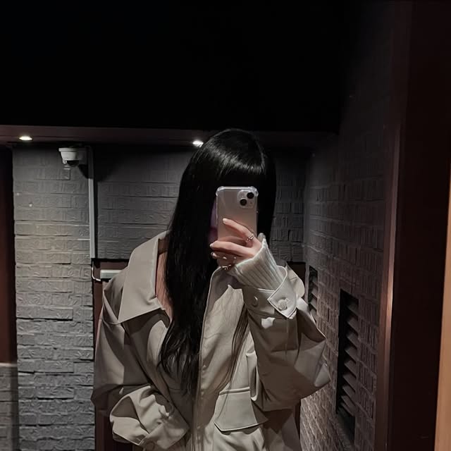류혜니 on Instagram: "#광고 아이러니포르노💔 감각적인 무드내기 어렵지 않잖아_ 제품상세 : IRONYPORNO WHITELINE IRO086 #아이러니포르노#아이러니포르노화이트라인#IRONYPORNOWHITELINE#남여공용자켓#