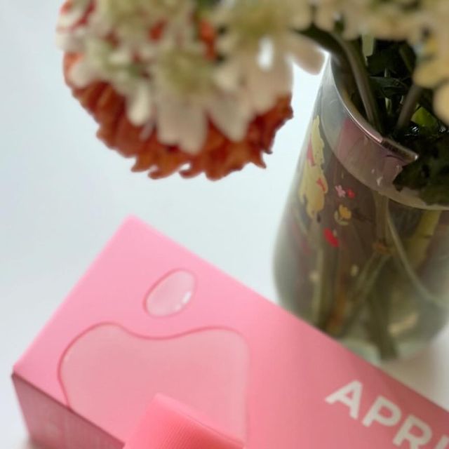 🌸혜민🌸 on Instagram: "#광고 에이프릴스킨 핑크알로에 비타토너💖
.
피지&흔적 잡는 핑크알로에  토너 출시!
세안 후 첫 단계부터 *트러블 피지, 흔적 생성 방어🤗
.
기초제품은 귀찮아서 알로에랑 크림만 바르는데,
일반 알로에 대비 진정 성분이 198% 더 높아진 핑크 알로에가 함유되어 있다구해서 바로 갈아타기~~~>_<
민김성 피부에도 사용하기 적합한 저자극 토너 짱👍
여름이라 덥구 땀나구ㅠ_ㅠ 
과다 피지로 인한 문제성 피부, 세안 후 첫 단계부터  방어하기!!
.
끈적임 없이 산뜻한 워터 타입의 토너로 촉촉하지만 가벼운 마무리!
흡토부터 토너팩까지 200% 활용 가능👍
뾰족캡으로 손에 닿지 않고 유효성분을 바로 흡수시키는 특수캡👍
약산성 저자극테스트 완료로 민감성, 여드름 피부 모두 사용하기 좋아용~🫶
.
에이프릴스킨 공식몰에서 구입가능! 완전 추천!!
📌 https://aprilskin.com/product/detail.html?product_no=1316
.
#에이프릴스킨 @aprilskin_korea #핑크알로에 #핑크알로에토너 #비타토너 #토너 #스킨 #저자극토너 #진정토너 #약산성토너 #피부진정 #피지 #피지제거 #알로에 #데일리토너 #토너추천 #피지개선 #화장품 #화장품추천 #기초화장품 #관리 #홈케어"