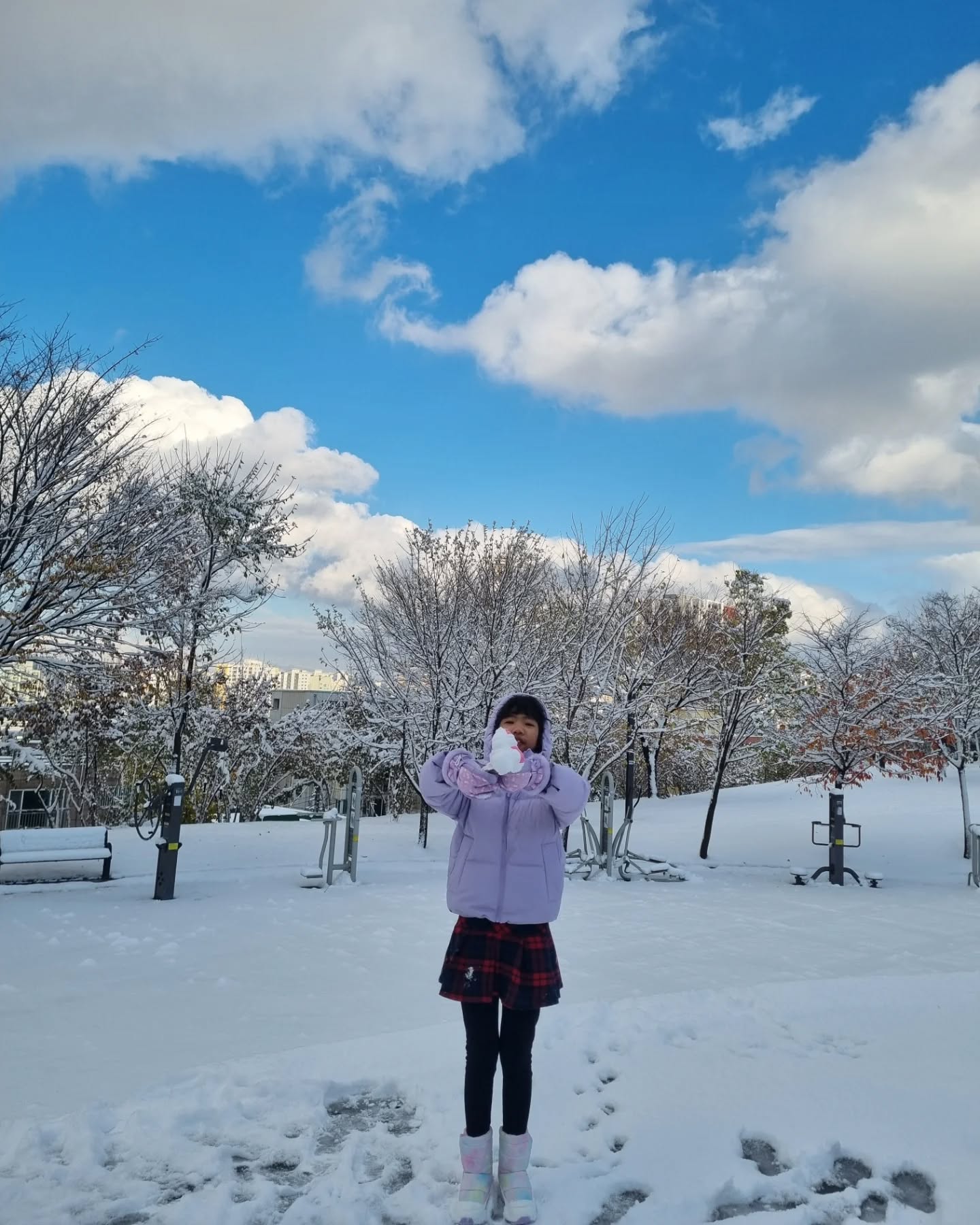 ...

첫눈🌨❄️☃️
.
.

#눈오는날