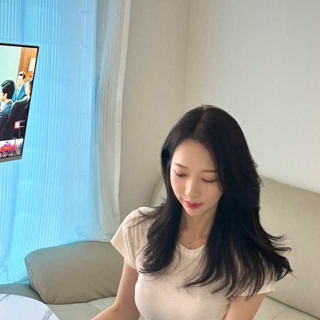 나은지 on Instagram: "#광고
예쁜 구름잔 하나로 나만의 홈 카페 완성 ..☕️🫧🩵
귀여운 구름모양 잔 하나로 음료 맛이 엄-청 달라져요 👀☁️
감성맛 낭낭하게 채워지는 귀여운 구름잔! 🍻🍺

#내열유리컵 #홈카페잔 #카페유리컵 #내열유리잔
#아이스아메리카노잔 #아이스아메리카노"