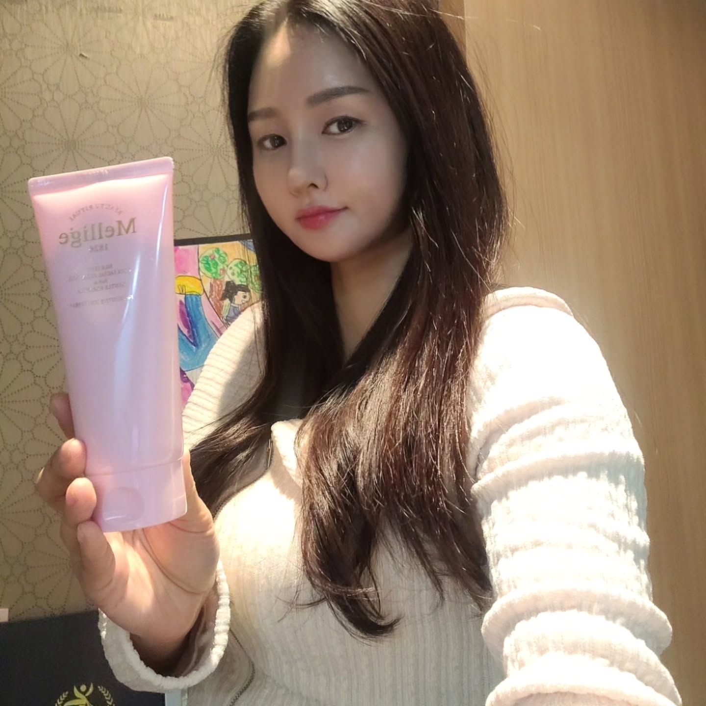 #협찬 #멜리지1826 실크스킨 율무 페이셜 클렌저🧴🫧 

어릴 때 엄마가 직접 율무를 사서 갈아서 세안하고 팩했던 기억이 났어요^^ 

가루 물에 개어 붓으로 바르는 번거로운 율무팩 NO
클렌져 + 물 믹싱, 그대로 피부도포, 30초후 씻어내면  30초 율무팩이 가능해요^^ 

간편하게 Real 율무씨수 + 아주 곱게 간 율무가루로 데일리 각질케어 OK~~~ 세안과 팩이 한번에^^ 

청정 DMZ 접경지역 국내 최대 율무산지100% 연천율무사용했다고 해요!!👍👍👍
연천율무축제 유일참가 화장품 브랜드!! 

멜리지율무클렌저로 세안하면서 모공까지 케어해보아요~^^💕💕💕 

✔️저자극테스트 완료(저자극 약산성 포뮬러)
✔️비건인증 제품
✔️전성분EWG 1등급 (향제외)
✔️약국입점 클렌저
✔️각종 임상테스트 결과 강조
✔️모공 노폐물 세정력 (99.72%로 완벽세정)
✔️1회 사용만으로 요철 개선 (109.4%개선)
✔️1회 사용만으로 모공 사이즈(면적) 개선 (139.34%)
✔️1회 사용만으로 눈에 띄는 모공 수 개선 (124.44%개선)
✔️율무씨 베이스(29%) + 율무가루(40,000PPM)으로 총 33%가 율무성분으로
✔️모공축소&피지조절 특허: ‘Greentight Up’ 풋사과/그린커피빈/그린토마토/사발팜열매
✔️사케추출물(쌀발효여과물): 늘어진 노화모공 케어 및 피부탄력
✔️식물성 자연유래 계면활성제로 순하지만 깨끗하게 / 각기 다른 두가지 사이즈 거품이 모공사이사이 맞.춤.세.정!

#율무클렌징폼멜리지1826 #율무폼클렌징멜리지1826 #멜리지1826율무클렌저 #율무클렌저 #피부결개선 #요철개선 #모공청정 #자연유래성분 #모공축소 #저자극클렌저 #약산성클렌저 #천연성분 #동의보감 #본초강목 #율무효능 #율무팩 #약국폼클렌저
