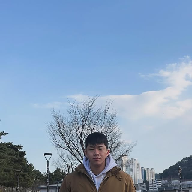 @imnuunm on Instagram: "#제품제공 #협찬 #스탠다드에러 #STANDARDERROR #남여공용팬츠 #데님 #데님팬츠 #팬츠 #바지 #와이드바지 #워싱팬츠 #와이드팬츠 #데일리룩 #바지추천 #DenimPants #Denim #Pants 미니멀