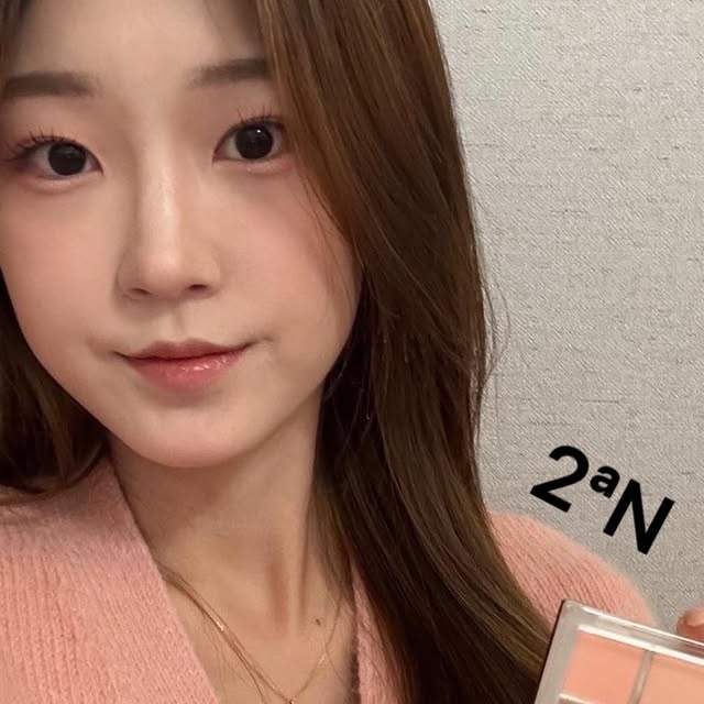 𝐄𝐔𝐍𝐆𝐘𝐔(21) on Instagram: "#광고 투에이엔 @2an_official 이번에 투에이엔에서 🌸블루밍가든 컬렉션🌸을 새롭게 출시했어요🤗 이름과 같이 사용하면 얼굴에 생기가 생겨 화사해지더라