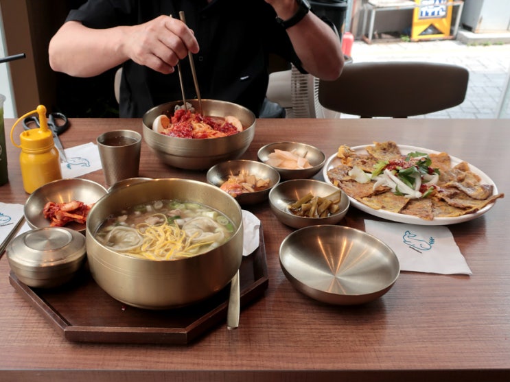 부산역 근처 맛집 밀해담, 밀면과 만둣국 육전 등 다양하게 즐길 수 있는 곳. 초량 점심 한식 외식하기 좋은 곳.