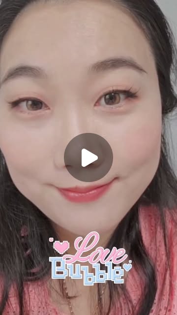채니맘쭈 | 아기랑 갈만한 곳 on Instagram: "#광고 2aN 러브버블컬렉션으로 
뽀용한 복숭아 메이크업 변신 한번 해봤어유 🍑
2aN 스틱블러셔부터 파운데이션 스틱섀도우 틴트 하이라이터 블러셔 다양하게 사용해봤는데 
우선 섀도우 컬러구성이 초보자도 사용하기 좋은 소프트한 색감이라 부담없이 발색하기 좋아서 가장 추천하고싶구요
스틱 섀도우는 물로 절대 안 지워질 정도로 워터프루프 짱짱하고 지속력 좋으니 데일리로 꿀템이라 완전 추천드려요 
그리고 틴트도 발색이 소프트한데 바르면 쿨링감있는 플럼핑립인데 버릴 색 없이 다 너무 예뻐요 🍑🍑🍑

#올영픽#올리브영추천템#올영필수템#러브버블컬렉션#롱웨어링파운데이션미니#컬러플레이듀얼라이너
@nuze_beauty"