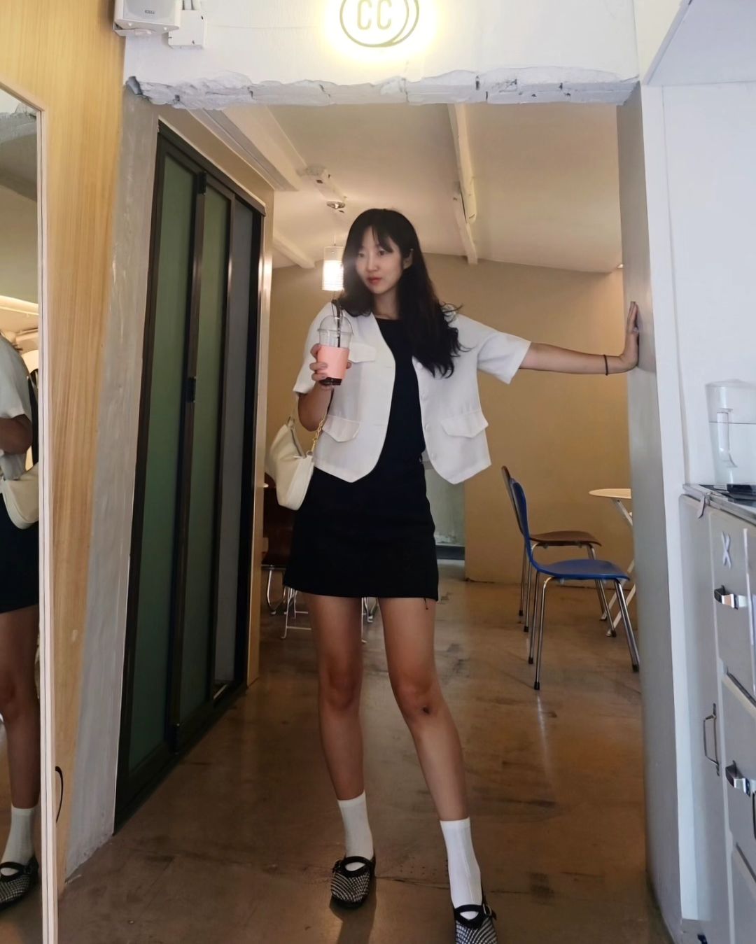 문짱이는 문해민🙈💓 | 김토끼님과 맥널티가 콜라보한 곤약젤리를 보내주셨어요😘 비타민의 하루 권장량 100%를 단 한포에 담았답니다💯 칼로리도 8kcal로 다이어트 간식으로도 넘 좋구요!! 달콤한 복숭아🍑 맛인데 당 걱정 없는 제로슈가라 최고최고!! 믿고 먹는… | Instagram