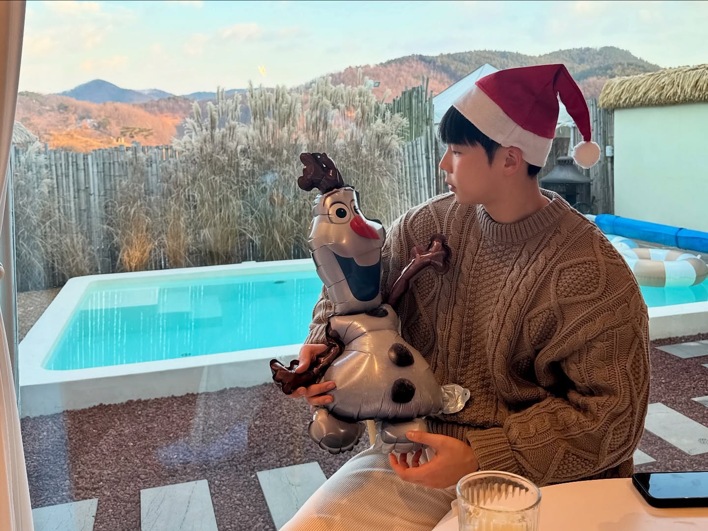 미리 메리 크리스마스 🎄

-happy Christmas ✨
- pungwol_juin 
.
.
오늘은 모두 운동 쉬세요
크리스마스에 운동은 저만하겠습니다🎅
.
.
#2024 #메리크리스마스 #여행 #풍월주인풀빌라