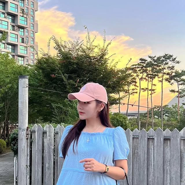 💋 on Instagram: "핑꾸야 파랑이야 말해봐🩷🩵🖤

@soup_official 산뜻하구 시원한원피스🌿
@rainbowbowl.official
#레인보우볼 #rainbowbowl"