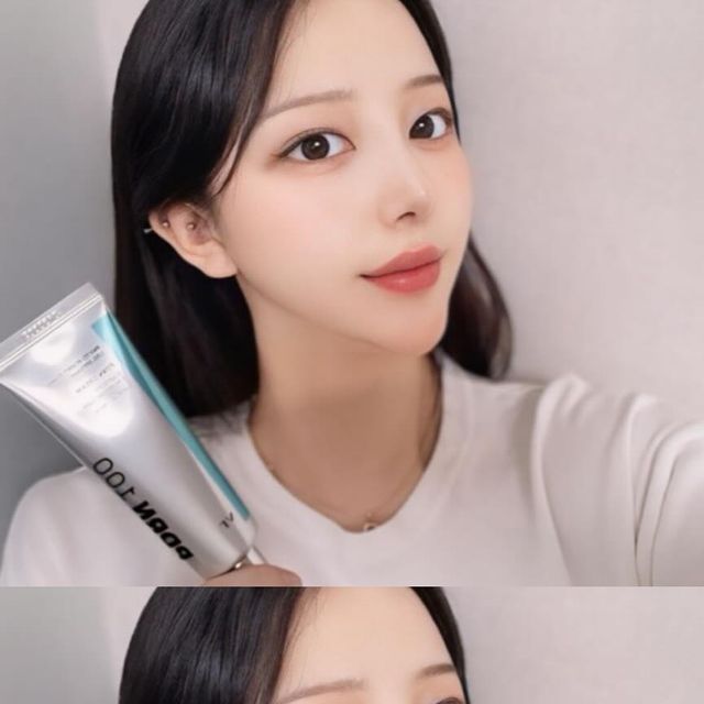 민주 on Instagram: "#협찬 @vtcosmetics_official PDRN 크림 100 🍃

✨글로우픽 2023 어워드 트렌드 바르는 디바이스 부분 수상

바르는 디바이스 1 위를 수상한 리들샷 100 은 인체 유래 피부 조직 투과도 평가 실험을 완료하며 뛰어난 흡수 개선도를 확인했고 PDRN 크림 100 과 함께 사용시 시너지 효과 up ✨

디바이스 사용이 번거롭게 느껴질때 있죠 충전하기 귀찮을때나 청소하기 번거롭고 일단 저는 게을러서 귀찮아하는 편입니다 ,, 

찾아보니 리들샷 100, PDRN 크림 100만으로도 간편하고 만족스러운 피부관리가 가능하다는 후기가 많아서 저도 요즘은 따로 시간내서 피부관리를 받지 않고 집에서 편하게 꿀조합으로 피부관리를 하고 있어요 🍃

저는 평소 피부탄력저하, 푸석하고 윤기 없는 피부때문에 진정이 되면서 보호까지 해주는 데일리 케어 제품을 찾고 있었는데 그때 PDRN 크림을 알게 됐어요 ! 

✨풍부한 영양감으로 쫀쫀하게 피부에 밀착되어 피부가 편안한 광채 및 탄력 케어가 가능하고 PDRN 크림 100으로 데일리 케어를 하면 영양도 광채도 한번에 잡을 수 있어서 저는 너무 만족하면서 사용중이에요 

✨제형은 촉촉하고 부드럽게 피부에 착 감기는 텍스처로 4계절 내내 사용 가능해요 보습과 광이 정말 체고,, 롤링할수록 광채가 차오르는데 보습을 더한 푸른빛 캡슐이 광채와 탄력을 밀착 전달하여 탄탄하고 활력있는 피부로 만들어준다고 하더라구요 !

🍃사용 3~4 일 후 피부가 부드러워지면서 결개선이 되는게 보이더라구요ᩚ 주변에서도 피부 좋아졌다는 소리도 많이 들어서 기분까지 좋아지고 ㅎㅎᩚ ,, 사람마다 차이는 있겠지만 저는 너무 만족 !

PDRN 크림 100은 베이스 화장 전 사용시 쫀쫀하고 건강한 광을 연출할 수 있어 저는 화장 전에 꼭 발라주고 있답니다 

✨피부 광채, 진정보습 케어 제품으로 추천드려요 

🧖‍♀️제 스킨케어 루틴을 소개해드릴게요 🧖‍♀️

데일리 루틴 : PDRN 에센스 100 → PDRN 크림 100
나이트 루틴 : 리들샷→ PDRN 에센스 100 → PDRN 크림 100

나이트 케어시 리들샷과 함께 사용하면 효과가 배로 느는데 
하루하루 피부가 좋아지는게 눈으로 보이니까 너무 행복 그잡채 ,, 

리들샷과 PDRN 크림 100 이 꿀 조합 모르는 사람 없게 해주세요 ✨

#협찬 #PDRN크림100 #산삼PDRN #리들샷꿀조합 #스킨케어의진화 #피부광채케어 #슬로우에이징 #3D광채"