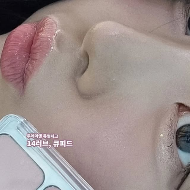김오후 on Instagram: "✨For light & Bright✨ 투에이엔 올리브영 방문 후기 올리브영 갔다가 투에이엔(2aN) 신상 구경하고 몇 가지 데려왔어요! ☁️💖 💚 매장에서 직접 골라본 투에이엔 제품들