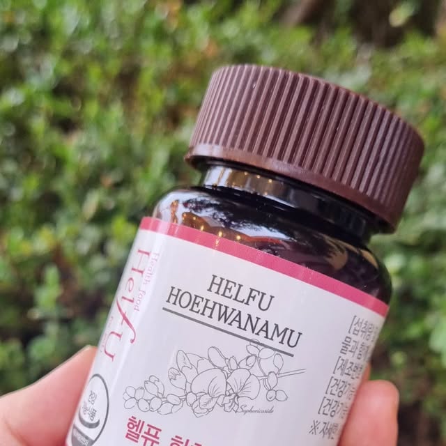 럽희🍒 on Instagram: "#광고#헬퓨#헬퓨 회화나무
100% 식물성이며, 갱년기 여성의 건강에 도움을 줄 수 있는 소포리코사이드 성분이 다량 함유되어 있어요
11중 기능성 주원료 배합하여, 
여성의 건강 개선에 시너지를 낼 수 있어요
하루 두정으로
갱년기를 미리 예방하고 싶으신분, 
뼈가 약해지기 쉬운 중장년층이신 분, 
원활한 신체의 생리 조절을 원하시는 분, 
여성 호르몬 감소로 인한 관리가 필요하신 분을 위한 
영양제로 추천해요
🧡💛

#여성호르몬영양제#에스트로겐#에스트로겐영양제#갱년기영양제#갱년기완화영양제"
