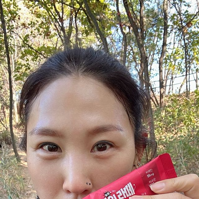 윤설하 on Instagram: "#협찬 @mcnulty_official 
 
커피없이 못사는 운동인들 집중‼️ 
 
커피 한 포로 단백질과 타우린을 모두 섭취 가능한 
졸음 확 깨는 고카페인 ‘맥널티 악마의 라떼’☕️ 한 잔 어떠세요?! 
 
카페인 99mg + 타우린 1,000mg + 비타민B1 2mg 
황금비율로 피로회복과 에너지 보충⚡️

✔️향미가 풍부하고 깊고 진한맛의 콜롬비아 아라비카 원두 100% 
✔️천연감미료 스테비아 함유로 부담없는 당 함량 
✔️천천히 흡수되어 효과가 오래가는 식물성 카페인 
- 천연 원료 ‘과라나’ 추춘 분말 함유 
✔️HACCP 인증 설비 생산 
 
타우린이 풍부한 천연카페인 함유로 
• 에너지 부스터가 필요한 운동인들 
• 장거리 운전과 출장이 잦은 직장인 
• 시험공부로 피곤한 학생 
 모두에게 추천하는 ‘맥널티 악마의 라떼’ ☕️ 
 
휴대하기 편한 스틱 포장이라서 
운전하다가 졸음이 몰려올 때, 
사무실에서 피로 회복이 필요한 오후시간에, 
에너지가 필요한 운동 전, 후에도 
언제 어디서나 카페인 & 타우린 충전🔋가능한 
진하고 맛있는 맥널티 악마의 라떼 한 잔으로 
피로회복과 에너지 보충 느껴보세요 😉 
 
 
 
 
 
#맥널티 #악마의라떼 #고카페인 
#고카페인커피 #고카페인음료 #타우린 #천연카페인 
#피곤할때 #집중력향상 #맥널티커피 #한국맥널티"