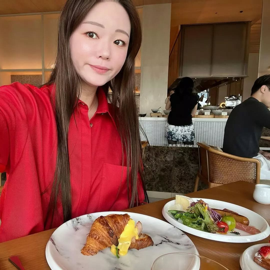 ホテルのモーニングビュッフェ

卵料理はチョイスできたので、
クロワッサンのエッグベネディクトを
これがめちゃ美味しかった一