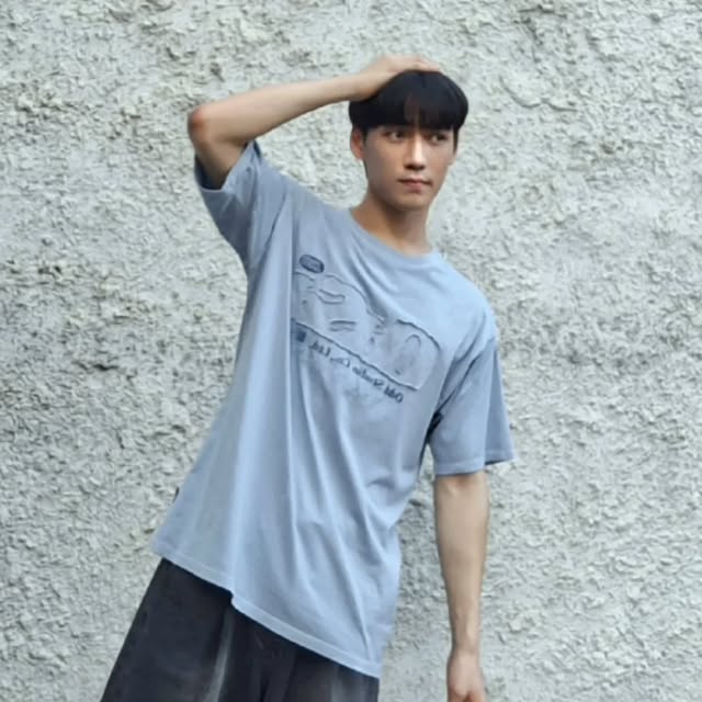최정효 on Instagram: "허리부터 자연스럽게 떨어지는 와이드 핏이 
마음에 드는 버뮤다 데님 팬츠 👉👉 #STANDARDERROR

부드럽고 탄탄한 데님이라 움직임도 편하고,
매트한 니켈 리벳과 빈티지한 컬러가 kick🦶
디테일도 깔끔해서 데일리룩으로 입기 아주 좋습니다👍

.
.
.
.

#광고 #스탠다드에러 #STANDARDERROR #남여공용팬츠 #데님 #데님팬츠 #팬츠 #바지 #와이드바지 #워싱팬츠 #버뮤다팬츠 #버뮤다 #반바지 #데일리룩 #바지추천 #DenimPants #Denim #Pants"