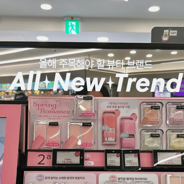 뼐쀼 on Instagram: "#광고 올리브영에서 새로 만날 수 있는 브랜드, 투에이앤❣️ ‘이건 꼭 써보고 싶다!’했던 것이 있었으니… 바로 - 퓨어글래시하이라이터✨ 정말 다양한 컬러로 이루어져