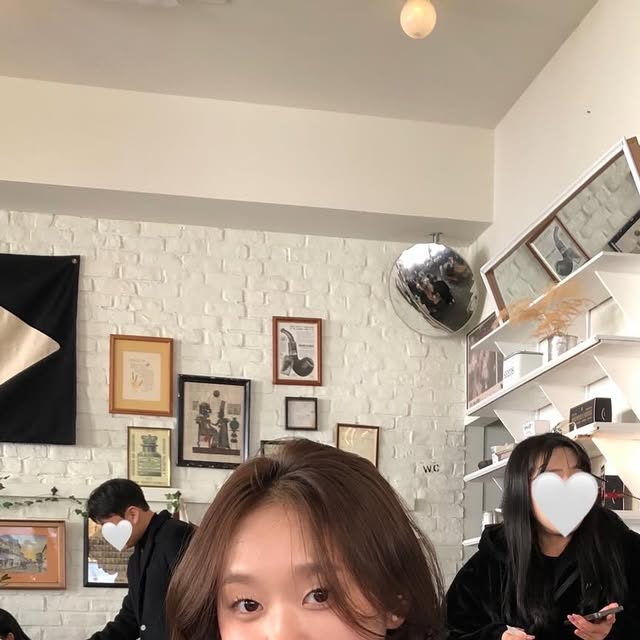 @h.yl.j on Instagram: "#광고 @vivabrown_official . . . #비바브라운 #VIVABROWN #남여공용셔츠 #셔츠 #크롭셔츠 #데일리룩 #셔츠추천 #간절기셔츠 #체크셔츠 #Shirt #CheckShirt"