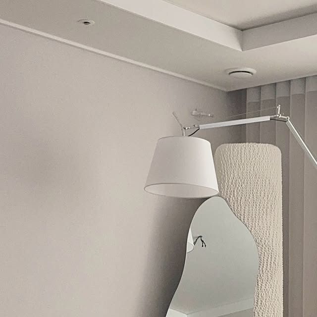 나 래 • 𝐍𝐀𝐇 𝐑𝐀𝐄 on Instagram: "#광고 | @derbaum_gagu ⠀ ⠀ 소파 옆, 침대 옆, 데스크 옆 어떤 곳에서든 활용하기 좋은 63cm의 편안한 높이 ⠀ 총 3가지 컬러로 만나보실 수 있는 데어바움
