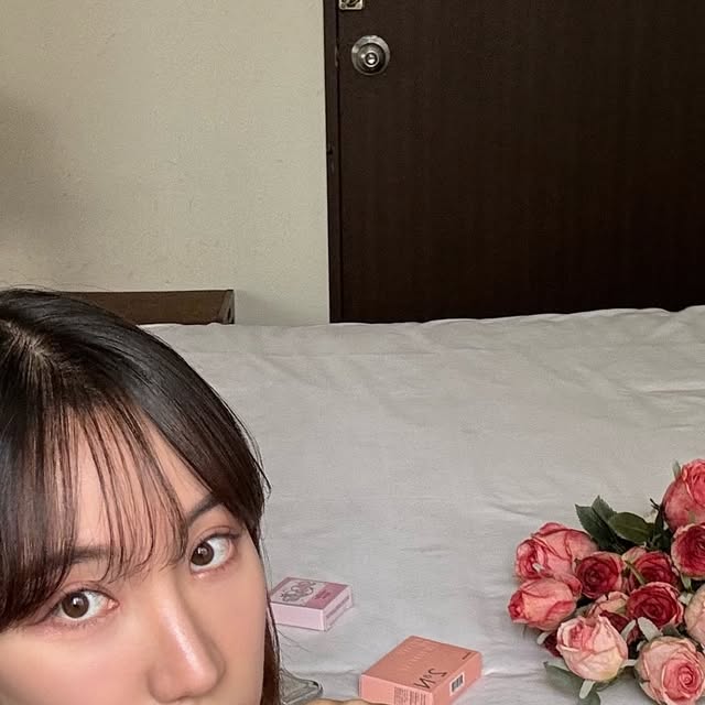 𝗝𝗜𝗠𝗜𝗡 on Instagram: "#광고 곧 다가올 봄에 어울리는 Blooming Garden 컬렉션🌸 정원의 흩날리는 꽃잎의 화사한 감성을 담아 컬러감이 너무 이쁘더라구요! 역시 색소천재 투에이엔>_< 지금