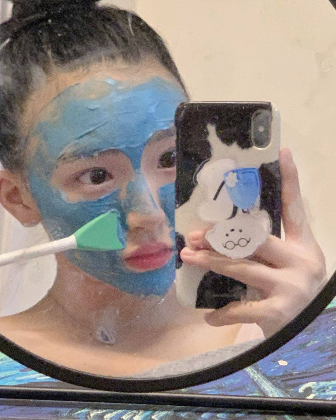히누 | #광고 @medicube_korea 메디큐브 제로 모공 블랙헤드 머드팩으로 여름나기 💙 출시하자마자 1만개 판매 돌파한 블랙헤드 모공팩 ‘메디큐브 머드팩’ 으로, 모공보다 크고 작은 30% 고함량 복합 클레이 5종을 통해 잔여 피지 및 유분... | Instagram