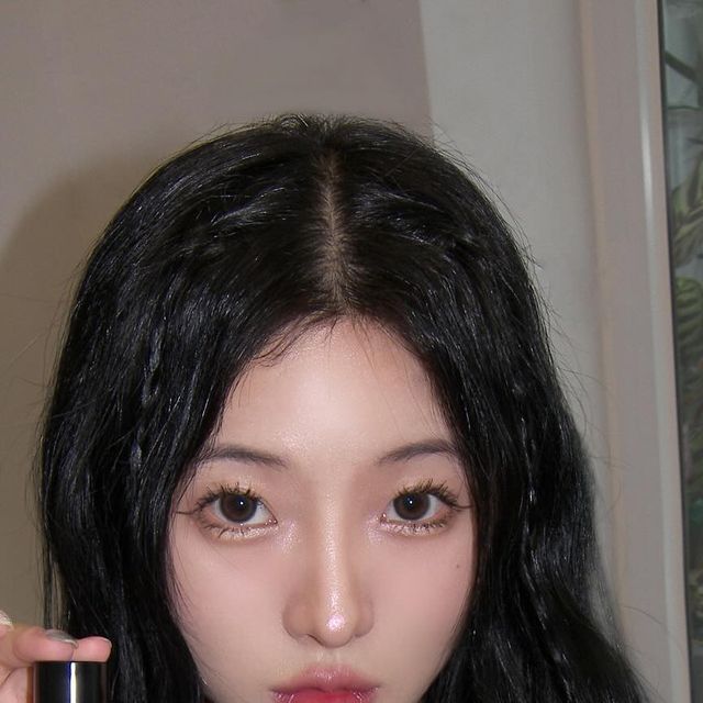 현명 on Instagram: "#광고 여름 날씨에 맞는 향수 찾고 있던 와중에 만난 @nudara_official 세가지 향 모두 너무 좋지만 평소 우드향수 좋아하시는 분들이라면 안좋아 할 수 없는 우드마벨이 제 최애