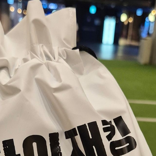 진희♡ on Instagram: "오랜만에 재밌는
시사회에 다녀왔어요👏

바로 하이재킹 시사회였는데요

요즘 같은 날씨에 보기
딱 좋은 영화에요💯

상공 위에서 펼쳐지는
눈을 뗄 수 없는 스토리와
역대급 배우들의 연기력을 보며
제대로 기분 전환 했어요

더위 걱정 없는
시원한 극장에서 
놓치지 말고 꼭 보세요💨

6월 21일에 개봉한다고 해요

#하이재킹 #6월21일극장대개봉 #하정우 #여진구 #성동일 #채수빈 #데이트 #시사회 #영화추천"