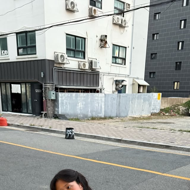 강아 on Instagram: "뒤죽박죽 올려보시는 것이신데요,
이것저것 많이해본 7월이라 의미가 깊구여,

한국의 여름파도는 코딱지만큼 아쉬우면서도
제가 파도 위로 잘 올라타는 연습도 필요하여요.
10월즈음에 다시 바다를 가보는 거시로~ 하겠심다

#요가 #ootd #여행 #맞팔 #부산 #강릉 #맛집 #막이래ㅋ"