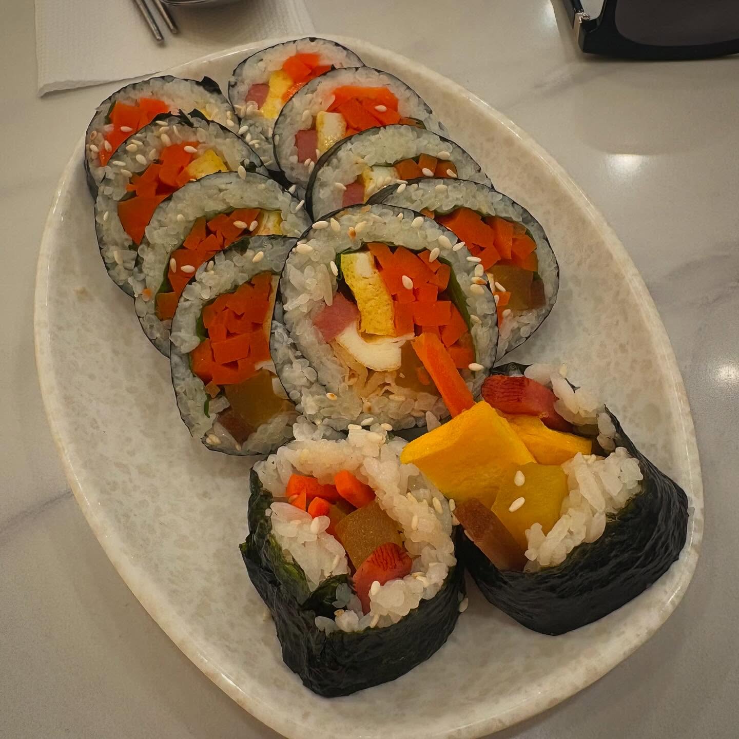 #먹쭈 #푸꾸옥여행 #한식즐기기 

📍푸꾸옥 그랜드 월드 VN-18, Gành Dầu, 낀장성, Kiên Giang, 베트남
#빙수빙수 빈원더스 가기 전 간단하게 즐길 수 있는 분식집

📍141 Đường Trần Hưng Đạo, Dương Tơ, Phú Quốc, Kiên Giang, 베트남
#파란집 킹콩마트 옆 마사지 받으러 갔다다 우연히 방문한 곳 

해외여행할 때 한식을 중간중간 한번씩 먹어줘야 하는데 파란집은 한국인 사장님이 운영하셔서 입맛에 딱 맞아 좋았어요
푸꾸옥에서 한식이 먹고 싶으면 꼭 파란집 다녀오세요
#베트남 #푸꾸옥 #푸꾸옥맛집 #푸꾸옥한식당
