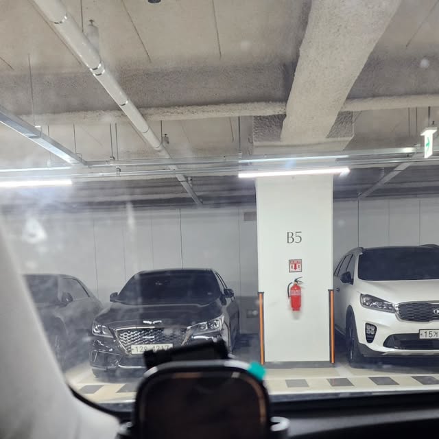 dalbongcamping on Instagram: "#협찬 운절할 때 필수품인 핸드폰거치대 그런데 덜컹거리면 혹은 그냥 잘 가다가!?!? 뚝 하고 떨어져서 당황한적 많으시죠?? 사실 이 상황이 당황스럽기도 하지만 굉장