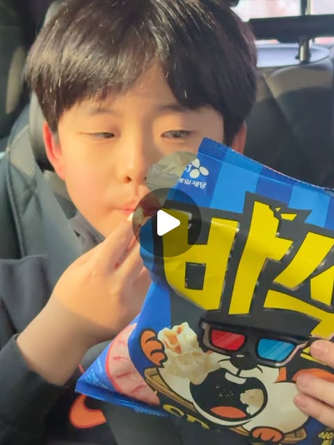클로이🫶 on Instagram: "#광고 🍿 CJ제일제당 스팸·백설 콜라보
계속 손이 가는 신상 팝콘 스낵! 

스팸팝콘 허브솔트 팝콘 

스팸맛 봉지 뜯자 마자 향 장난 아니고 😆
허브솔트 역시 짭잘 깔끔해서 질리지 않아요.

맛맛 바삭바삭 식감 덕분에 
아무리 먹어도 질리지 않고 포만감 👍

아이 간식으로도 좋고
맥주 안주로 꺼내놔도 호불호 없는 조합
집에 하나쯤 쟁여두기 딱이에요 😊
@cj_basakchip 
+완전 맛있음 

#팝콘 #CJ #신상스팸 
#맛그램chloeleeoooo"