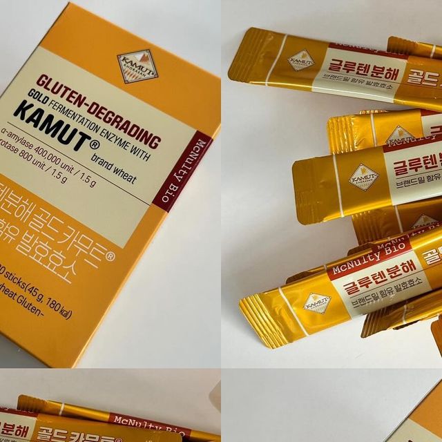 술만나는부엌 on Instagram: "#협찬

제 파우치엔 항상 효소제품이 가득,,🫥
같이 만나는 사람들도 챙겨주고 밀가루 러버인
나에게 효소는 필수 그 자체임 효소 없는 세상에서 이제껏 어찌 산거야🐷🐷꿀꿀
효소는 선택아닌 필수입니다 꿀~~

요새 티비만 틀어도 광고하고 sns에서도 상당히
많이 들어본 카무트!!!!!!!!!!
내심 저도 어찌나 궁금했는데 이번에 운좋게
맥널티 카무트 효소를 만나버려찌 모야🫢
캐나다산 정품 카무트 브랜드밀 함유에
단1.5g만으로 높은 효소 활성도를 느낄수 있으니
오늘도 한포 털업털업(총 역가수치: 400,000unit)
고 역가수치니 매번 소화불량인 사람 커몬커몬

글루텐 분해는 무조건이구~🤍
당연히 정제효소는 함유되어 있지 않는 발효효소!
오늘도 빵순이는 맥널티 효소 챙겨 나갑니다 슝슝

#카무트효소#효소#카뮤트효소#골드카무트효소#카무트#카무트효소효능#효소역가수치#카무트효소가격#카무트효소추천#카무트효능#곡물효소#카무트효소분말#탄수화물분해#분해효소#역가수치높은효소#골드카뮤트효소#카무트효소골드#카무트가루#카뮤트효소효능#골드카무트#카무트분말#호라산밀카무트#호라산밀효능#좋반#댓반#운동#헬스#먹방#먹팔"
