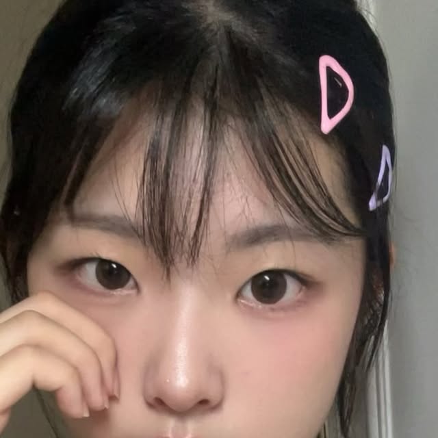 소은 on Instagram: "#광고 투에이엔 러브버블컬렉션으로 해본 오늘 makeup 💖🎀
투에이엔에서 귀엽고 이쁜 러브버블 컬렉션이 출시되었어용

색감이나 디자인 다 너무 이쁘고 이번에 하투하랑 콜라보도 했어요..♥
다들 올리브영으로 구매하러 고고 ˚₊·—̳͟͞͞♥

#올영픽#올리브영추천템#올영필수템#러브버블컬렉션#롱웨어링파운데이션미니#컬러플레이듀얼라이너 #하츠투하츠 #투에이엔 @2an_official"