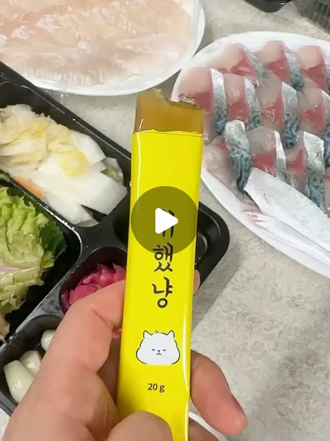 한경화 on Instagram: "#협찬

라이프스토리 취했냥 스틱 젤리

안그래도 요즘 숙취때문에 너무 힘들더라고요,,
임상시험을 마친 숙취해소 기능성원료 [아세토베타TM]💛

헛개나무열매추출분말, 타우린, 배농축혼합분말 등 다양한 부원료도 함유되어 있고, 맛있는 에너지 드링크 맛으로 편하고 맛있게 먹을 수 있는 숙취해소제 ‘취했냥 스틱 젤리’ 맛도 좋아요!

#광고 #취했냥 #취했냥젤리 #취했냥스틱젤리"