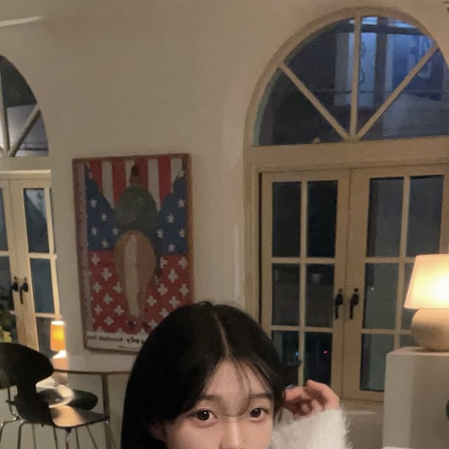 별하나 ✨ on Instagram: "갑자기 몰려 받는 관심 덕에 
일년 피드 한번에 올리는 중 ..

넘기면 보이는 바지 광고
지만 실제로 매 우 편해 강 추 !

#오사와 

Wavy Balloon Denim Pants

ㄴ허리부터 밑단까지 와이드하게 떨어지는 벌룬핏의 데님 팬츠
ㄴ빈티지하고 트렌디한 컬러감의 워싱
ㄴ전면 포켓과 후면 포켓으로 넉넉한 수납 공간
ㄴ전면 절개 포인트 디테일
ㄴ튼튼하고 부드러운 지퍼 플라이 디자인
ㄴ부담 없는 터치감과 견고한 내구성으로 편안한 착용감
ㄴ입체적인 벌룬핏과 빈티지한 워싱 데님 팬츠로 다양한 스타일링 가능

https://alie.kr/9BWdlQp

.
.
.
.
.
.
.
.
#광고 #여성스트릿 #캐주얼 #와이드팬츠 #벌룬팬츠 #스트릿룩 #코디추천 #04 #03 #와이드커피스탠드 #여수카페"