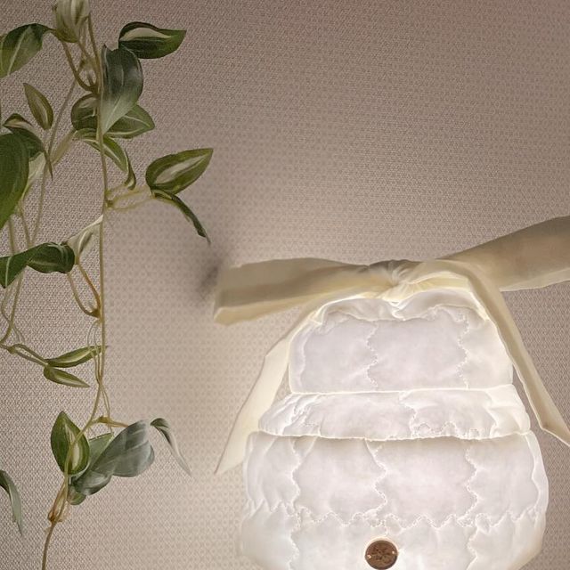 예리밍 | 집꾸미기 • 홈스타일링 on Instagram: "오늘 왜이리 금요일 같죠? 내일이면 주말일 것 같은 느낌이에요,,🥲"