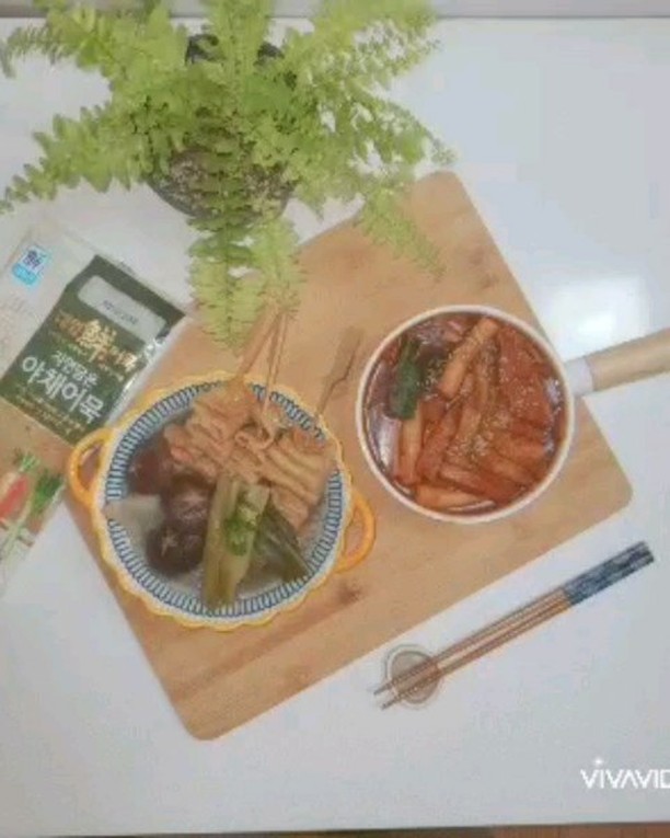 #협찬 #자연담은야채어묵

주말요리 어묵탕  떡볶이 어떠세요?

어묵은 종류도 제양하죠 맛도다양하고 

제가맛본 사조대림  자연담은야채어묵은 퀄리티가 다르네요 

우려낸 육수에 어묵탕도  만들고  떡볶이에도  어묵 빠질수없어 넣었더니  맛이 더 풍부하네요

선별된 신선한 연육에 싱싱한 국내산 야채를 듬뿍 넣어 만들어져 쫄깃한 어묵의 식감이 남다르네요 

 풍성한 야채의 맛이 다채롭게 어우러지는 어묵이에요

자연담은야채어묵으로 어른도 아이도 좋아하는 어묵탕과 어묵넣은 떡볶이 어떠세요?

 #대림선자연담은야채어묵 #사조대림 #대림선어묵 #프리미엄어묵 #야채어묵 #고급어묵