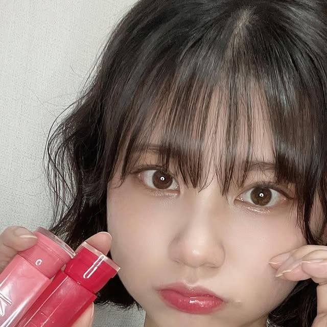조혜인 on Instagram: "#광고 #투에이엔 #글레이즈바운싱틴트
@2an_official 

투에이엔 신상 라인업 좀 보세요🤦‍♀️🩷
후기보니 다들 투에이엔 일 냈다고 표현하시던데
인정인정진짜개대박인정 👥👥
일단 보시다시피 색감 깡패 모음집 그 잡채임..
수채화 같이 맑은 색감에 캔디광 차르르 도는데
하.. 너무 예뻐서 계속 이마 쳤더니 거북목 완치됐지머임 ;; 
특히 로지컬러 쳐돌이면 레이지+캔디츄 조합 꼭 ✔️
플럼핑 효과도 있어서 살짝 화한데 저는 또 이래야 내 입술에 머가 얹어져있구나 싶어서 안 먹드라구요? 히힛
완벽 제 인생립 추천드리니 한번 잡사봐 .. 💖"