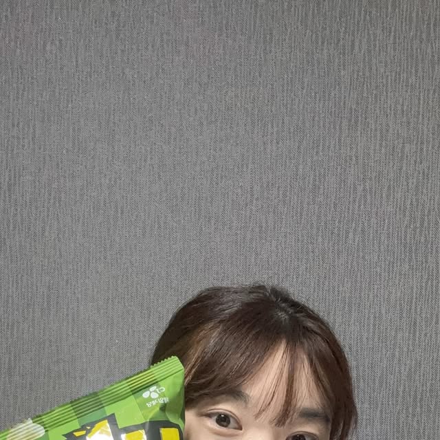 루빈 one meal │ 안산 맛집탐방 │ 카페투어 │ 제품리뷰 on Instagram: "#광고 
⠀
⠀
[CJ제일제당 바삭팝콘]
CJ제일제당과 스팸,
백설과 콜라보를 했어요
탄생한 바삭바삭 팝콘
스팸맛과 허브솔트맛🍿
⠀
스팸과 팝콘,
허브솔트와 팝콘 조합
간식으로 먹어도 맛있고
맥주랑 먹어도 맛있어요

넷플리스 보면서 먹고
공부하면서도 먹는 간식
⠀
.
.
⠀
⠀
⠀
#팝콘 #cj #신상 #스팸 
⠀"