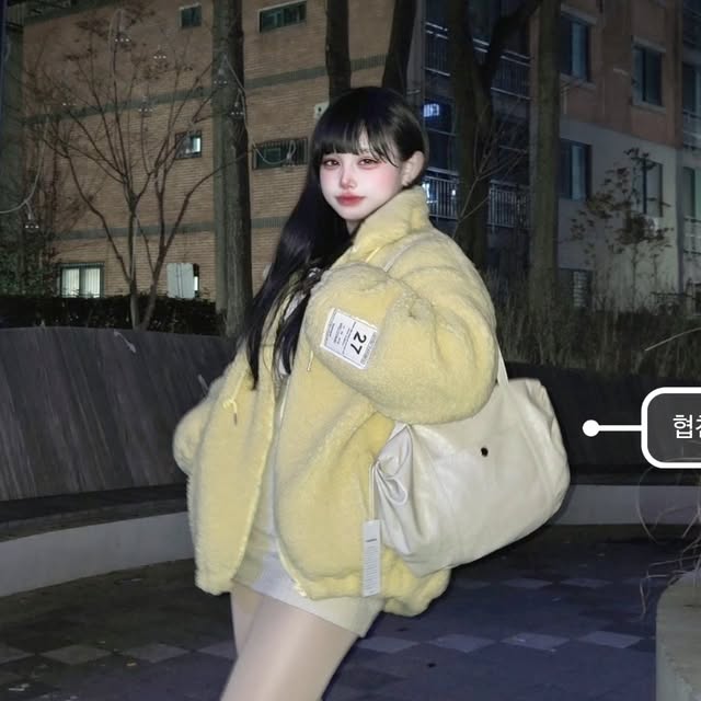 kuro_aki あき(아키) on Instagram: "#협찬 @osawa_official [오사와 OW-228 키브렌 빈티지 레더 숄더백 (BLACK/IVORY) - 빈티지한 무드의 베이직한 레더 숄더백 - 부담스럽지 않은 무게감의 원단 - 앞면 수납