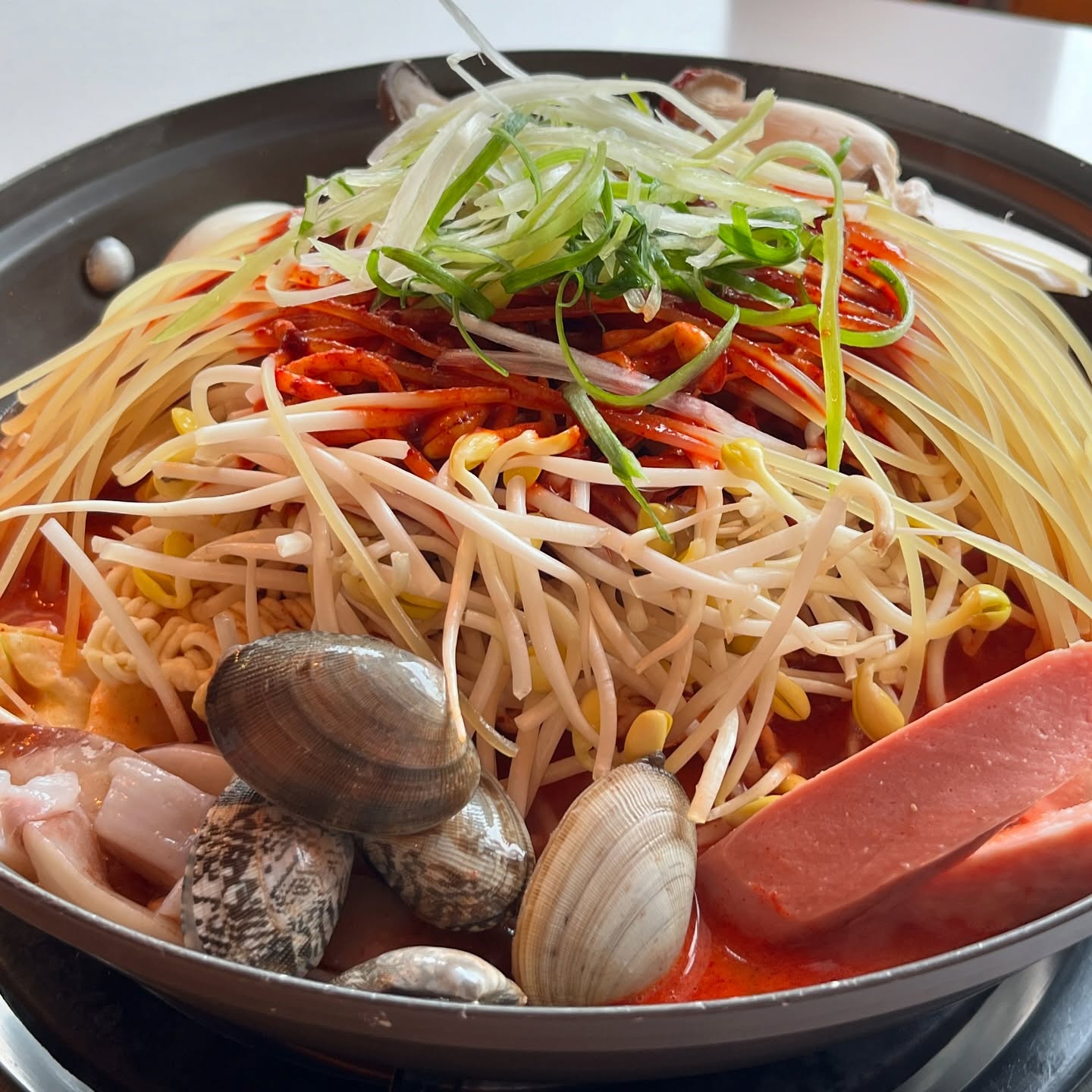 동떡이 즉석떡볶이 아주대점

먹어본 떡볶이 통틀어 가장 꺽이 부드러우면서 쫄깃함 top

즉석떡볶이 갈증 해소 제대러 함

기본기가 가장 탄탄한 즉석떡볶이 

쫄면 , 라면 콜라보에 고소함 끝판왕 볶음밥은 필수