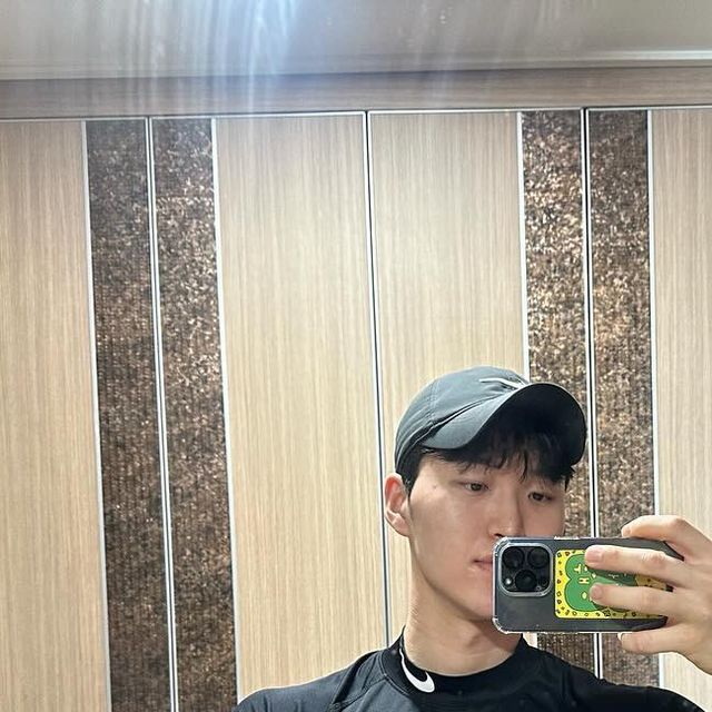 안재환 / 남양주 진접PT on Instagram: "#광고 
어깨팔운동을 끝내고 밥을먹고나서 배가 고파서 과자를 먹고싶길래 이제품을 먹었습니다.!! 
과자인데도 불구하고 계란2개와 동일한 단백질11g 함유가 되어있고 고단백질, 글루텐프리등이 포함되어있고 다이어트할 때 먹어도 죄책감 없는 제품입니다 그리고 먹기편하게 중간이 컷팅선도 있어서 먹다가 뜯어서 드시면 더욱편합니다!
간단한 술안주로 정말좋을꺼같아서 아까도 맥주를 꺼낼뻔했습니다…! 다들 한번 드셔보세요 이런말하면안되지만 ..진짜 술안주딱이에요..

글루텐프리 단백질스낵 피쉬팝
상품링크 url : https://bit.ly/3HyVpQT
#피쉬팝#맥주안주#홈맥#혼술#단백질과자#다이어트안주#다이어트술안주#프로틴스낵#단백질간식#글루텐프리#영양간식#간단한안주"