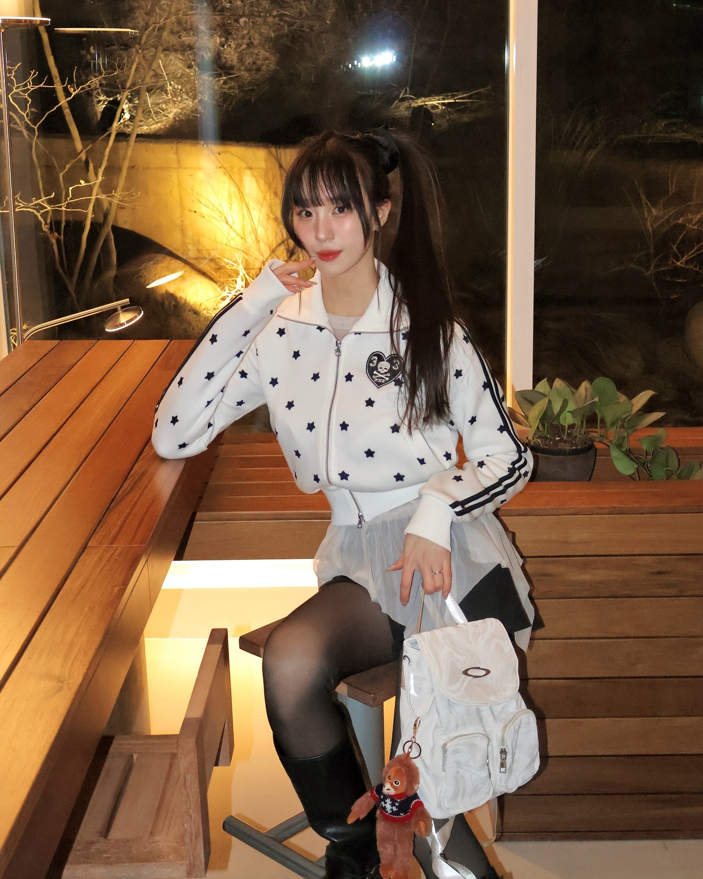 별이 가득한 옷을 입어주니 기분이 조코!
새로 장만한 가방에 인형뽑기에서 구출한 몽키까지 달아주니
모든게 완벽했던 날‧₊ ˚. 

noiago_official 

#노이아고 #noiago #가방추천 #미니백팩