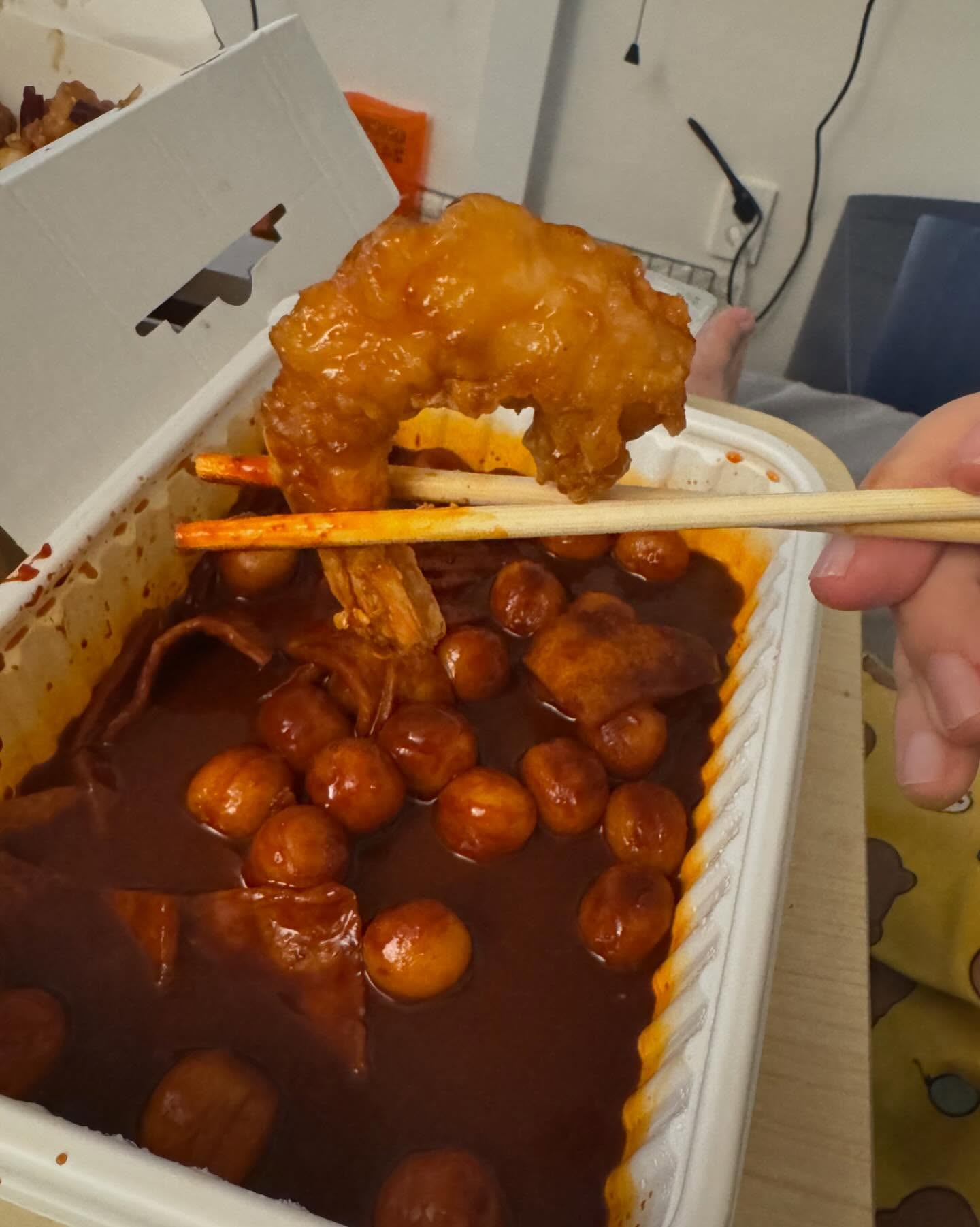 #협찬 🍗✨ 치킨 러버들 주목! 오늘은 사가정역 근처에 있는 치킨매니아를 찾았어요 😍
치킨매니아의 대표 메뉴인 왕새우치킨이 이제 윙봉으로도 즐길 수 있다는 소식! 🦐🍗 크기도 실하고 퍽퍽한 가슴살이 아닌 부드럽고 촉촉한 윙봉이라 치킨 본연의 맛을 제대로 느낄 수 있어요 👍
여기서 꿀팁! 떡 추가는 선택이 아닌 필수예요 😉 쫄깃한 떡이 치킨과 어우러져 환상의 조합을 만들어냅니다 💕
왕새우치킨 말고도 다양한 치킨 메뉴를 윙봉으로 즐길 수 있어요! 취향대로 골라먹는 재미가 있답니다 
그리고 놀라운 사실! 치킨매니아는 떡볶이도 맛집이에요 
맵떡, 달떡, 구슬떡볶이 등 다양한 떡볶이를 맛볼 수 있어요. 치킨과 떡볶이의 환상적인 조합🐷
매장에서 먹을 때는 치킨뿐만 아니라 다양한 안주도 준비되어 있어요. 떡볶이, 닭발튀김, 감자튀김, 똥집튀김, 김치우동전골 등 안주 천국이에요! 🍺와 함께 즐기기에 딱이죠 😋
여러분도 치킨매니아에서 맛있는 시간 보내세요! 🥰
📍 주소: 서울 동대문구 사가정로 278
☎️ 전화: 02-2249-9282
#치킨매니아 #사가정맛집 #왕새우치킨 #윙봉 #떡볶이맛집 #치맥#협찬 #치킨매니아 #왕새우치킨 #윙봉 #치맥 #치킨맛집 #치킨배달 #치킨브랜드 #치킨추천 #치킨신메뉴 #새우치킨 #배달맛집 #치쏘 #치킨스타그램 #먹스타그램