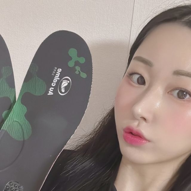 ‎ʕ •ﻌ•ʔ ෆ ʕ•ﻌ• ʔ‎ on Instagram: "#광고
👣오캄풋풋 맞춤깔창👣

👣아치는 가로형, 세로형 2가지 아치를 지지해야 족저근막의 충격을 줄일 수 있어요
 👣오캄풋풋은 2-WAY 아치서포트로 세로, 가로 아치를 지지해줘 발바닥 충격을 완화시켜줍니당
👣맞춤 조절 가능
깔창을 사용했는데도 발이 아프다면
원인은 바로 ” 서로 다른 발에 기성품 사용“ 을 했기 때문!!
발에 맞지않는 인솔(깔창)은 오히려 발을 헤쳐요ㅠㅠ
👣발의 하중 집중부인 전족부 하족부를 모두 지지!
모두다 같은 PORON 재질이 아니라는것!
인증서를 꼭 확인해주세요👏🏻
👣오캄풋풋의 깔창은 다리와 발간격이 벌어져 자세균형이 무너지는것을 방지해줘요

🎉이벤트🎉
✔️오캄풋풋 깔창을 구매해주시는 고객님들께 
발냄새 제거 스프레이증정!
✔️1+1 행사 놓치지 마세요~~

@aucalme99 

https://smartstore.naver.com/king9kong9/products/10893492940

#족저근막염#발바닥통증#군대#논산훈련소#등산화#무지외반증#군인#발뒤꿈치통증#발마사지#족저근막염깔창#깔창#체외충격파#프리미엄#발#아치깔창#신발깔창#서포트#훈련소#통증#평발깔창#족저근막염치료#평발#아치#부상#유럽여행준비물#발바닥#인솔#임산부"