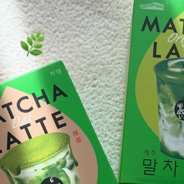 뚜리안💖 on Instagram: "#광고

쟈뎅말차라떼로 집에서도 간편하게 말차라떼 만들어 먹기 가능🌿
비스킷이랑도 잘어울리고 그냥 말차라떼만 먹어도 맛잇구,,
오트는 고소한맛까지 더해져서 더 맛잇구,,,💚

말차로 땅콩라떼 크림바닐라라떼 딸기라떼 블루베리라떼
다양하게 나왓던데 하나씩 도장깨기해야지🥜🍨🍓🫐
.
.
.
#쟈뎅말차라떼 #홈카페 #말차 #greentea"
