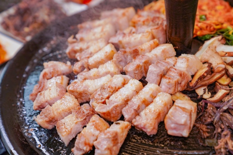 제천장락동맛집 '육솥'  솥뚜껑에 이븐하게 구워먹는 포삼겹살!