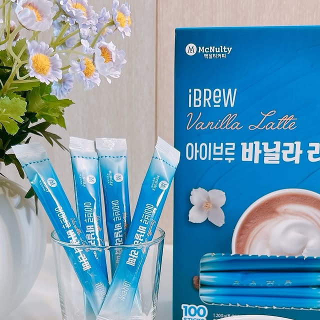 moi_hyun on Instagram: "#협찬 #맥널티바닐라라떼 당 떨어지는 날 !! 아이브루 바닐라 라떼 한 잔이면 기분좋은 달콤함 충전 💙 #맥널티 아이브루 바닐라 라떼 ☕️ 향긋하고 고급스러운 바닐라