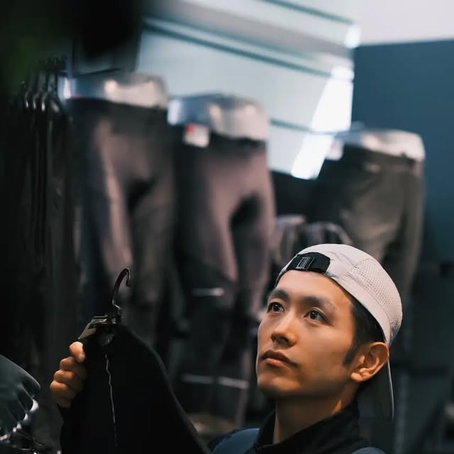 스트레칭 전문가 포포코치 on Instagram: "#데카트론 #데카트론동대문점

<데카트론 동대문점>에 가면
러닝/스키/등산/피트니스/수상스포츠 등
다양한 종류의 스포츠용품을 만날 수 있는데요~

저는 이제 본격적인 마라톤 대회시즌이다보니 
러닝타이즈에 눈이 가네요👀

허리에 에너지젤이 세개정도는 충분히 들어갈 
지퍼형 주머니가 달려있어서 레이스벨트가 
따로 필요 없겠어요~
(질 좋은 원단에 1만원대의 가성비라니👍)

@decathlon_korea

📷 @picjudy_ #픽주디

#스포츠용품 #러닝 #마라톤
#스키 #등산 #피트니스"
