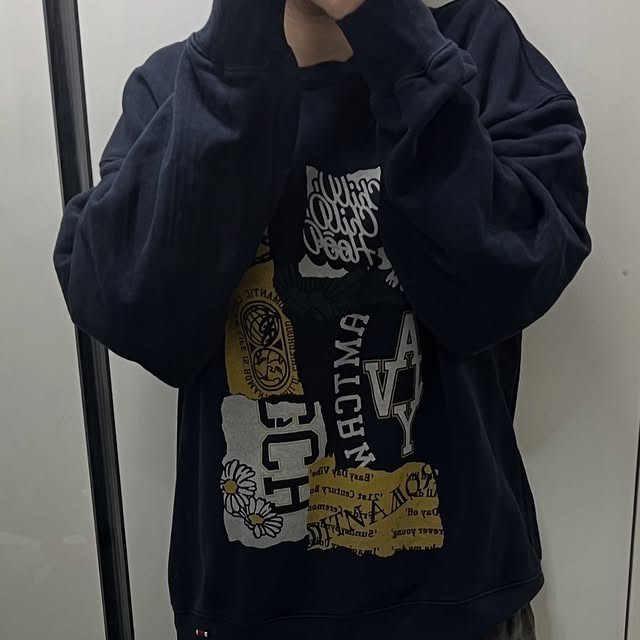 골린이 도비 [골프•맛집•신상카페•여행•일상•제품리뷰] on Instagram: "#협찬 @standarderror_official 

벌룬핏 실루엣에  허리부터 밑단까지 자연스럽게 떨어지는데 핏이 너무 귀엽고 힙해요💕

원단이 부드러워서 하루 종일 편하게 돌아다녔어요 견고한데 까슬함 없어서 그냥 데일리로 입기에 딱!

캣워싱 컬러가 진짜 포인트~ 빈티지다크블랙이라 사진 찍으면 무조건 핏 잘 나와요 지퍼는 YKK라 마감도 부드럽고 튼튼해서 디테일까지 대만족👍🏻

힙하고 러프한 무드 좋아하면 진짜 무조건 쟁기세요!

https://www.musinsa.com/products/5151941

#스탠다드에러 #STANDARDERROR #남여공용팬츠 #데님 #데님팬츠 #팬츠 #바지 #와이드바지 #워싱팬츠 #와이드팬츠 #데일리룩 #바지추천 #DenimPants #Denim #Pants"